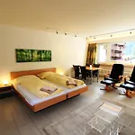 Haus Cristal アパート *