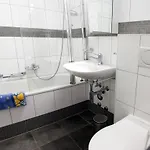 Haus Cristal アパート *